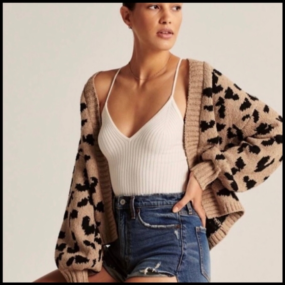 Abercrombie & Fitch Sweaters - EUC Abercrombie & Fitch Balloon Sleeve Leopard Print Cardigan